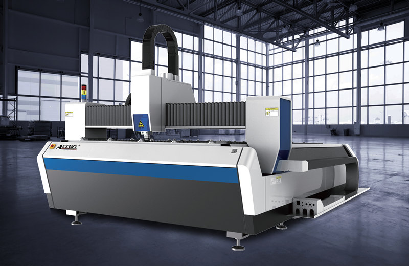 700W vlákno laserový řezací stroj na prodej kovová ocel řezání 1500x3000mm