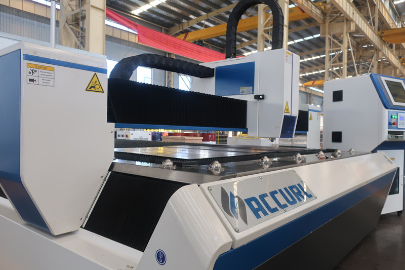 ACCURL Výrobci 1 000 W laserového řezacího stroje na vlákna s IPG 1KW