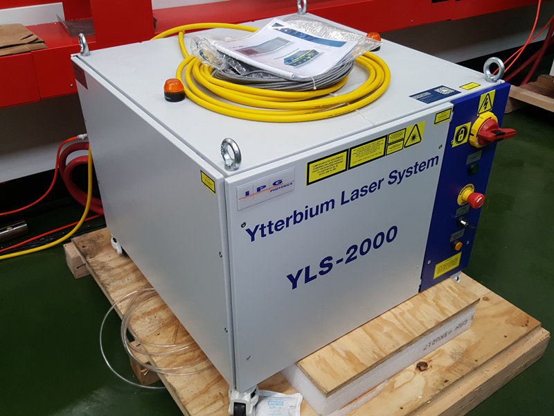 Laser IPG YLS-2000 watt Laserový zdroj pro 2kw akulární laserovou řezačku